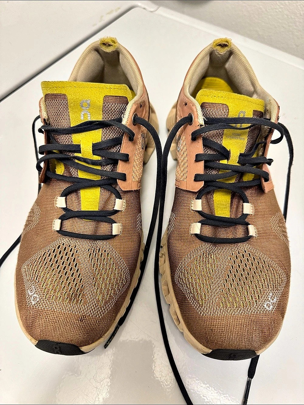 On cloud x pink & Yellow US 8.5